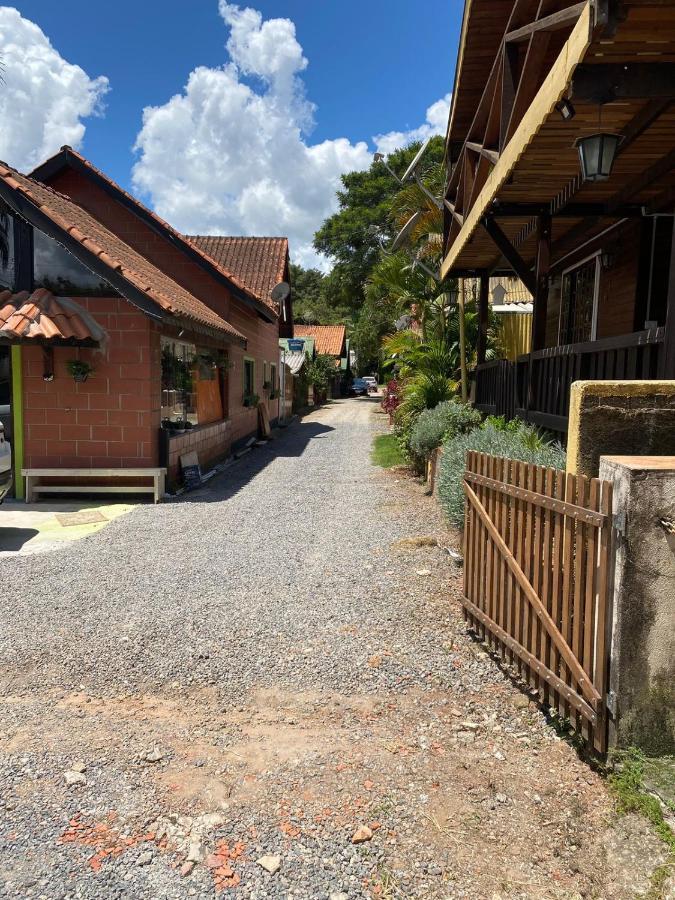 Вилла Camping Rio Manso. Атибая Экстерьер фото